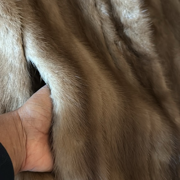 VINTAGE BROWN/TAN MINK FUR COAT-42” - Picture 15 of 16